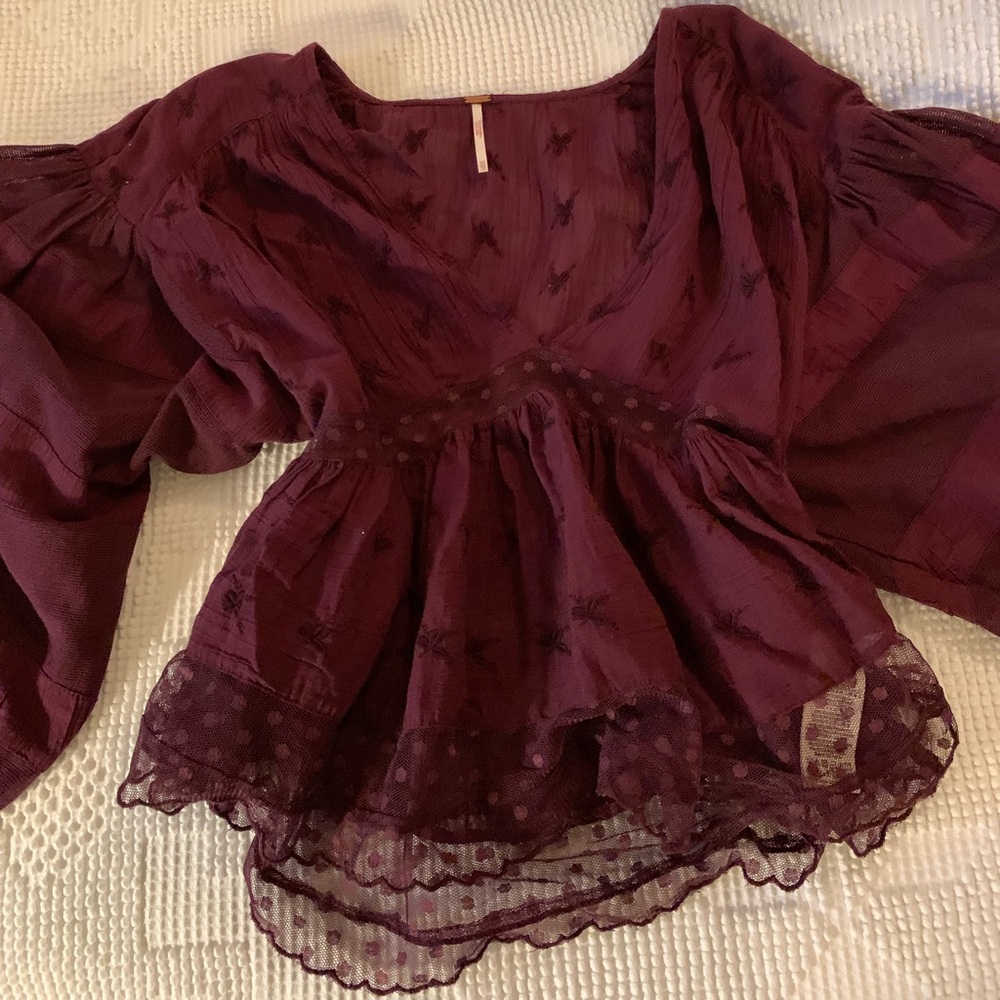FREE PEOPLE x Burgundy balloon sleeve lace crop